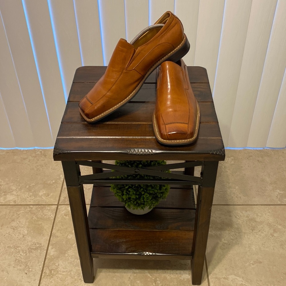 Mens brown leather loafers with shoe stretcher included